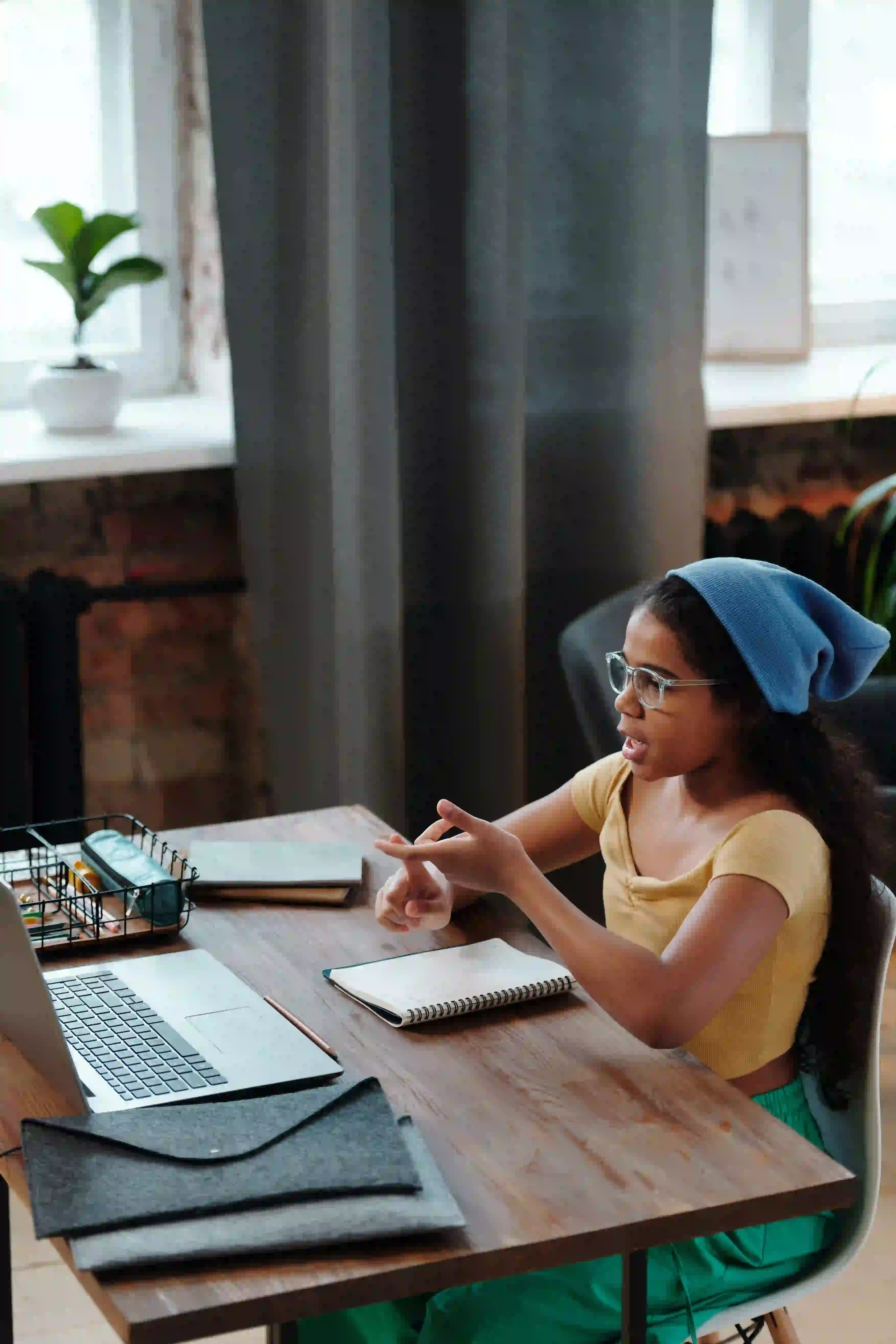picture of a girl having a lesson online on the laptop